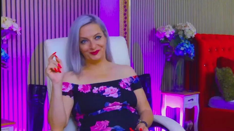 LadyTouch4u on Cam4 