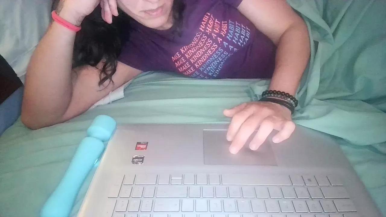 LavenderSkies on Cam4 