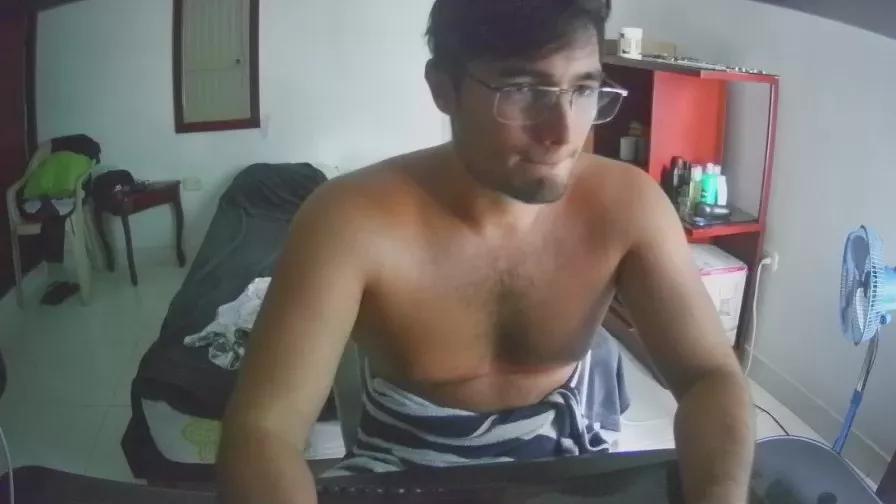 lechero226 on Cam4 