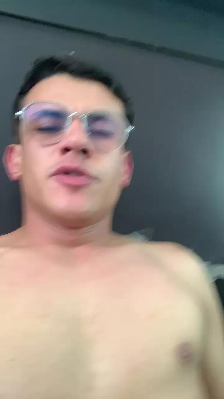 leo0619 on Cam4 