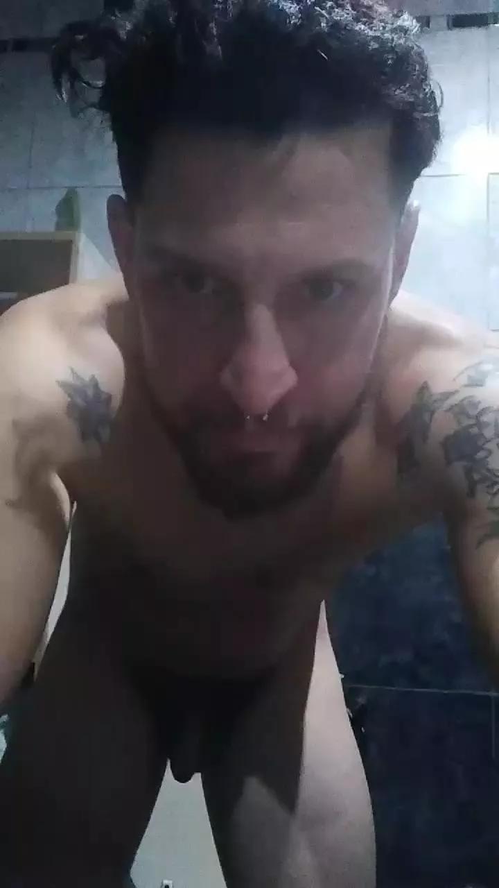 Leo2253 on Cam4 