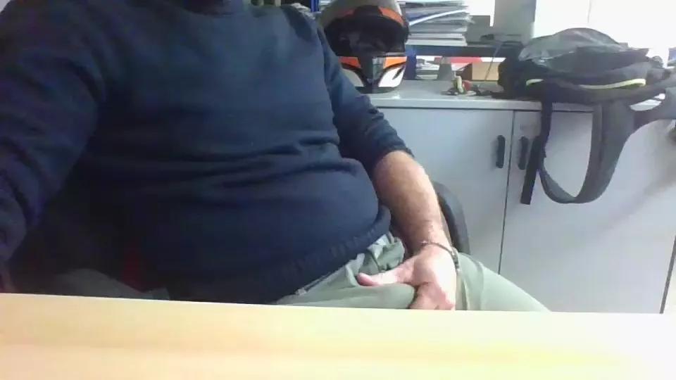 Leo_Hardyman on Cam4 