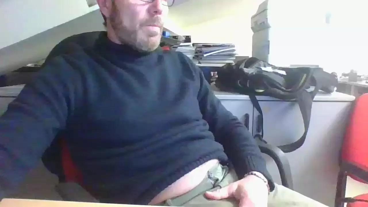 Leo_Hardyman on Cam4 