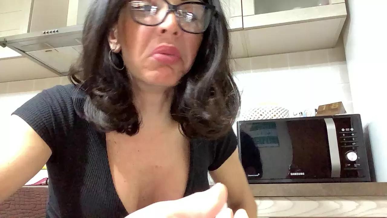 letoile82 on Cam4 