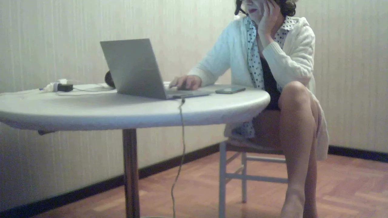 Lolatravxxx on Cam4 