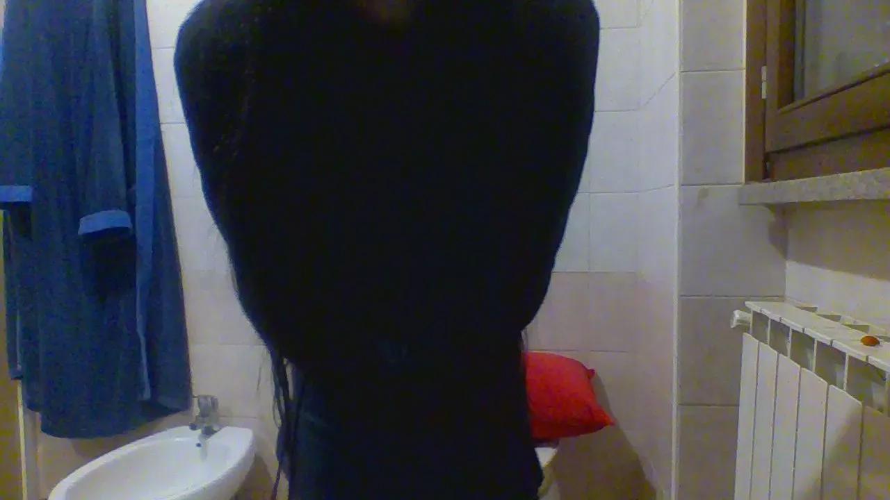 luxxuriax on Cam4 