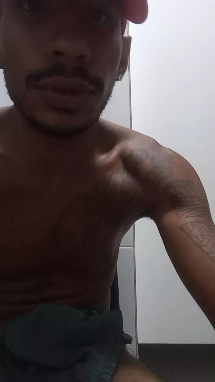 mavambo222 on Cam4 