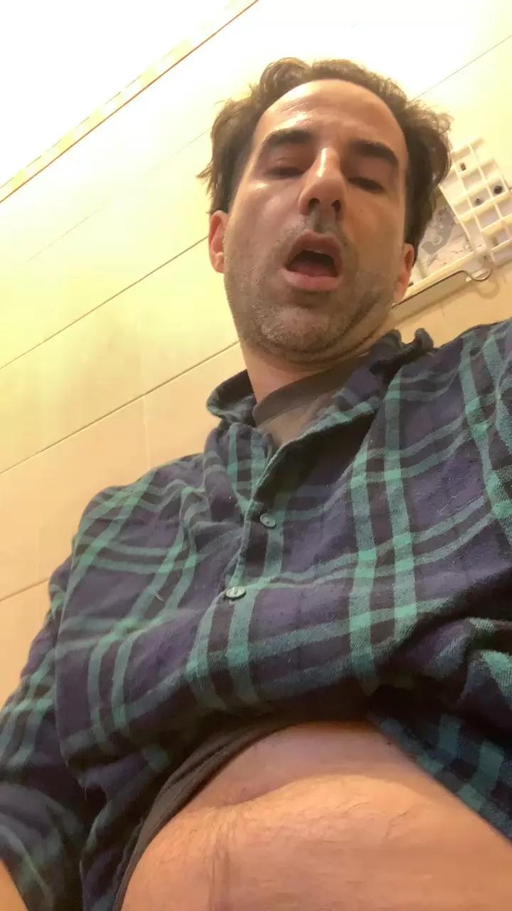 McEnrick1983 on Cam4 