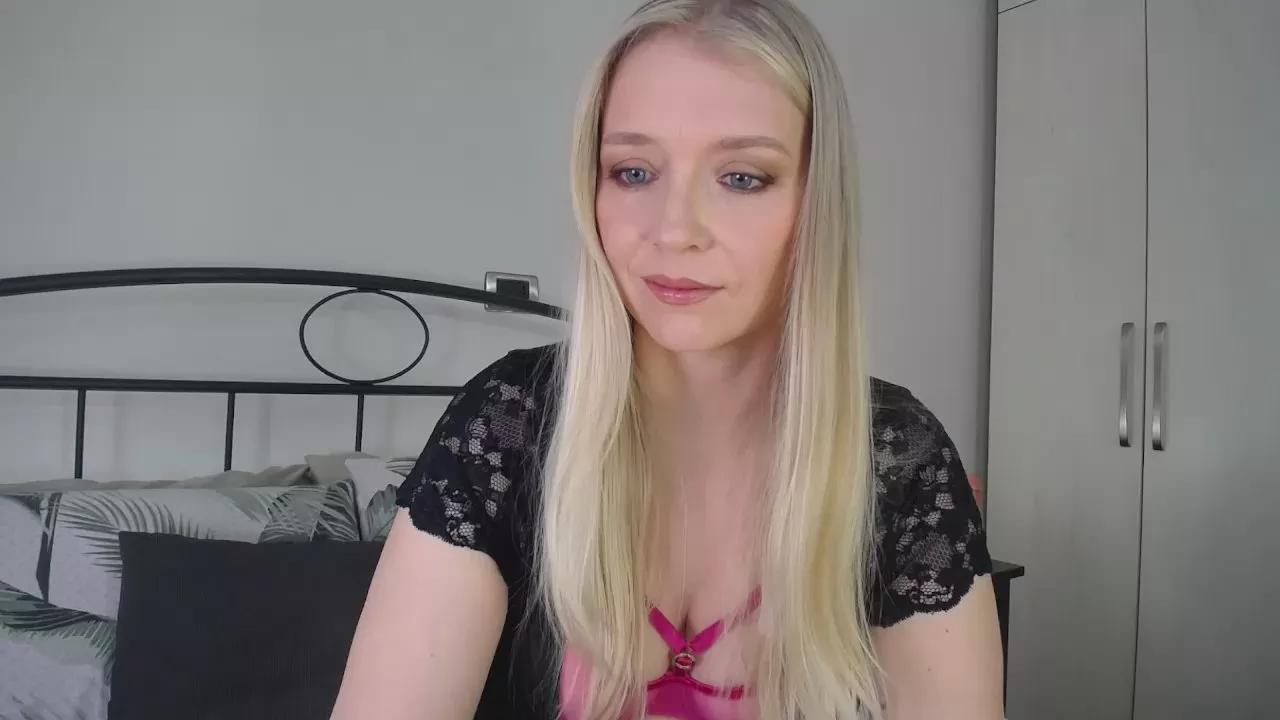 Michelina87 on Cam4 