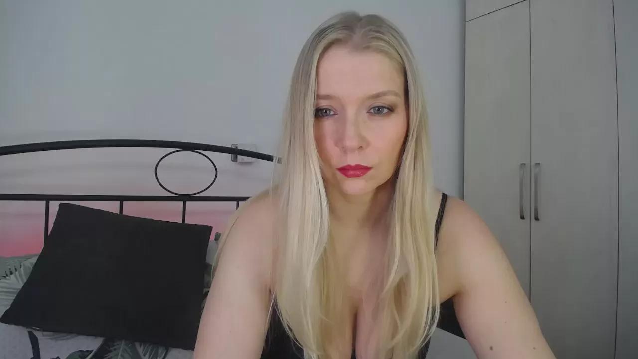 Michelina87 on Cam4 