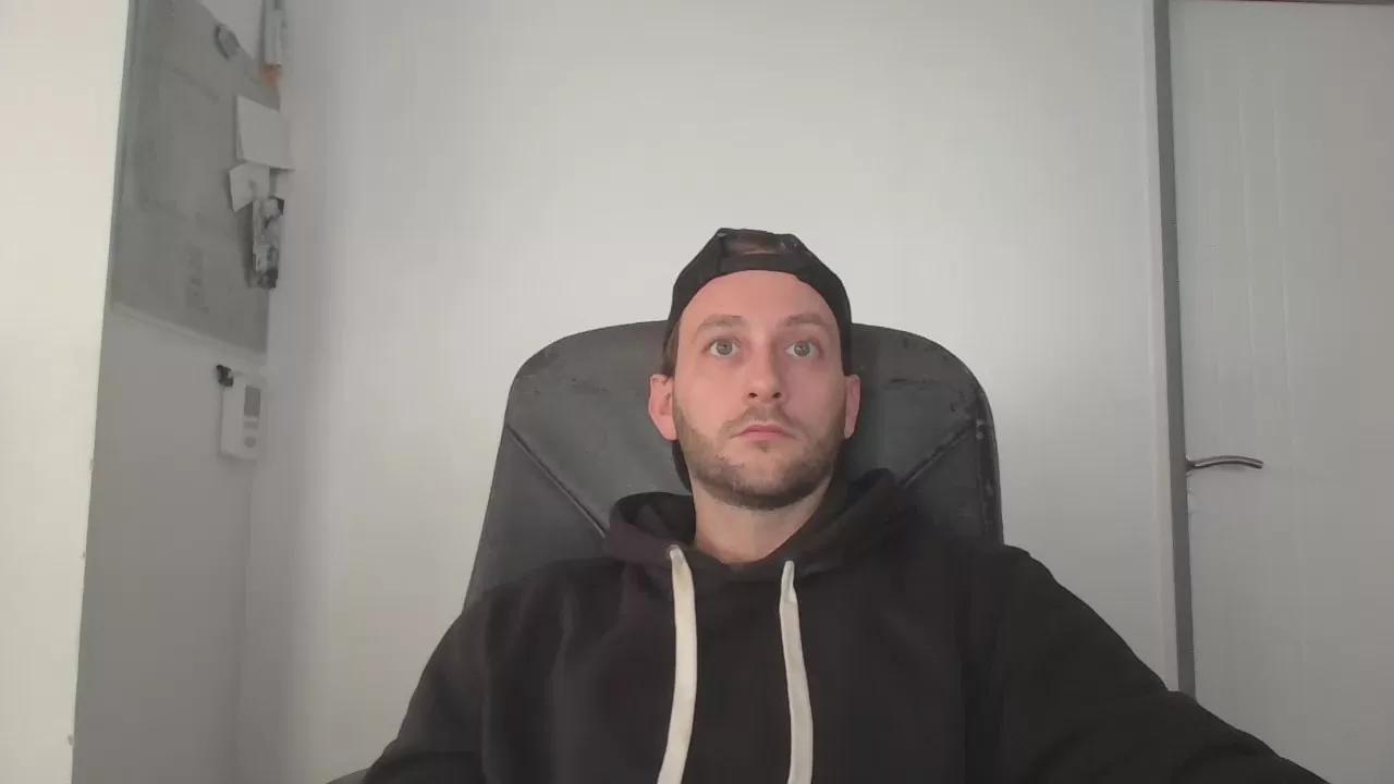 MikaMan69 on Cam4 