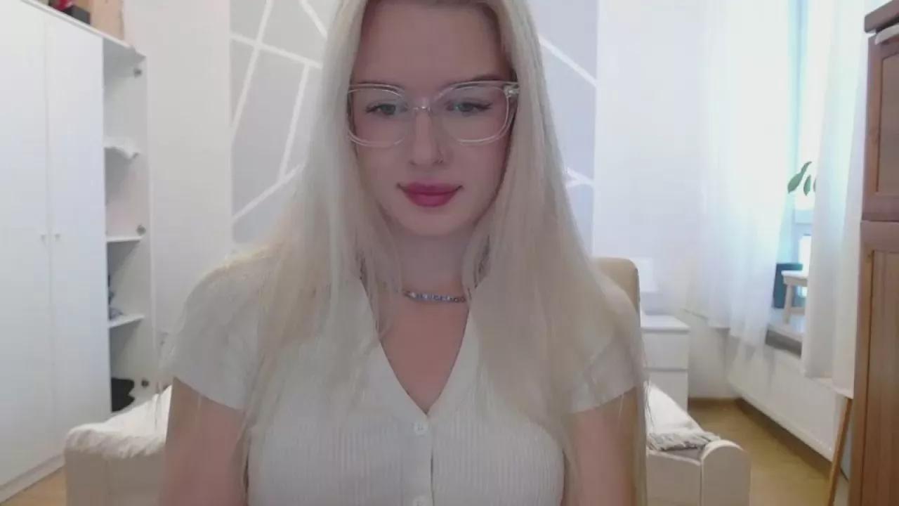 MileyBody on Cam4 