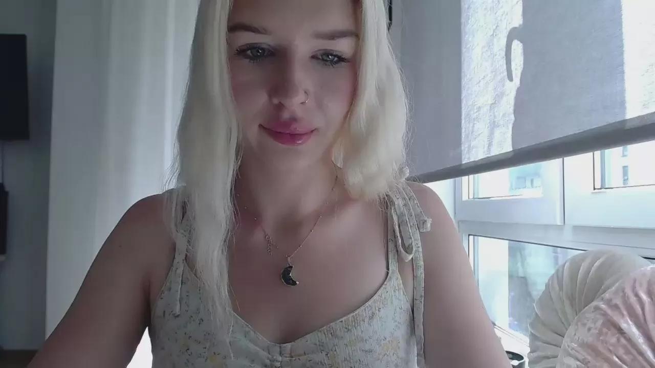 MileyBody on Cam4 