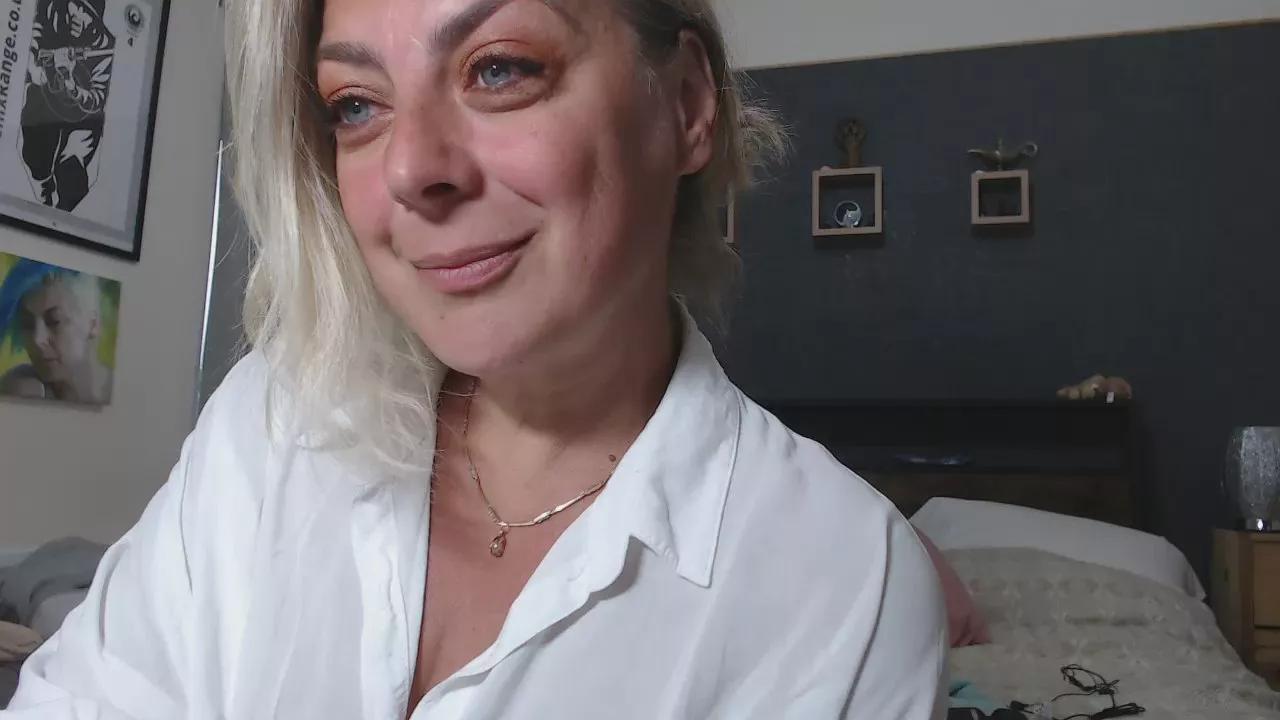 milfyanddaddy on Cam4 