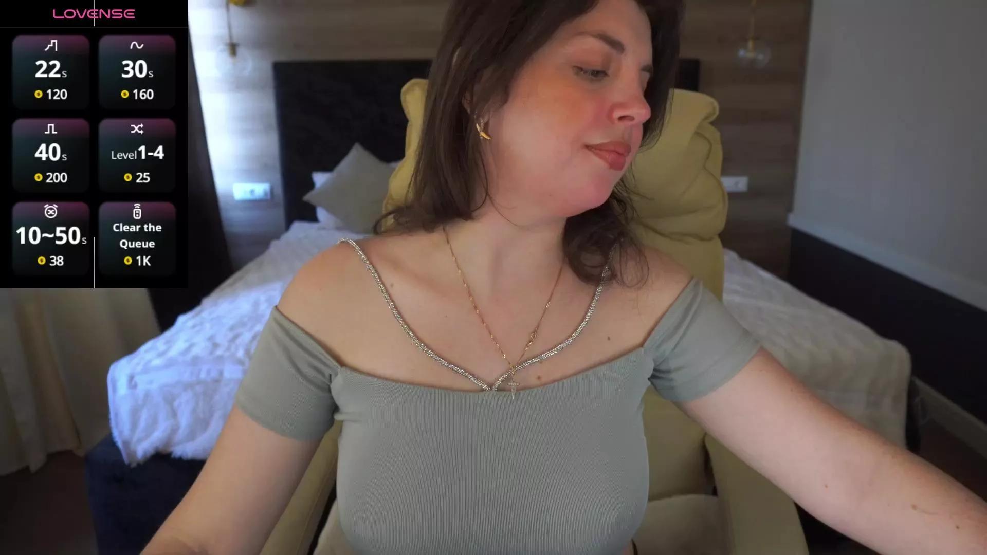 MirandaWarm on Cam4 