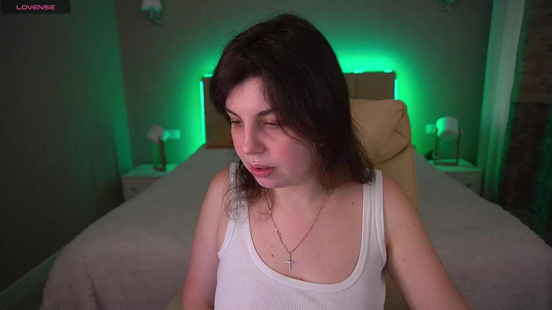 MirandaWarm on Cam4 