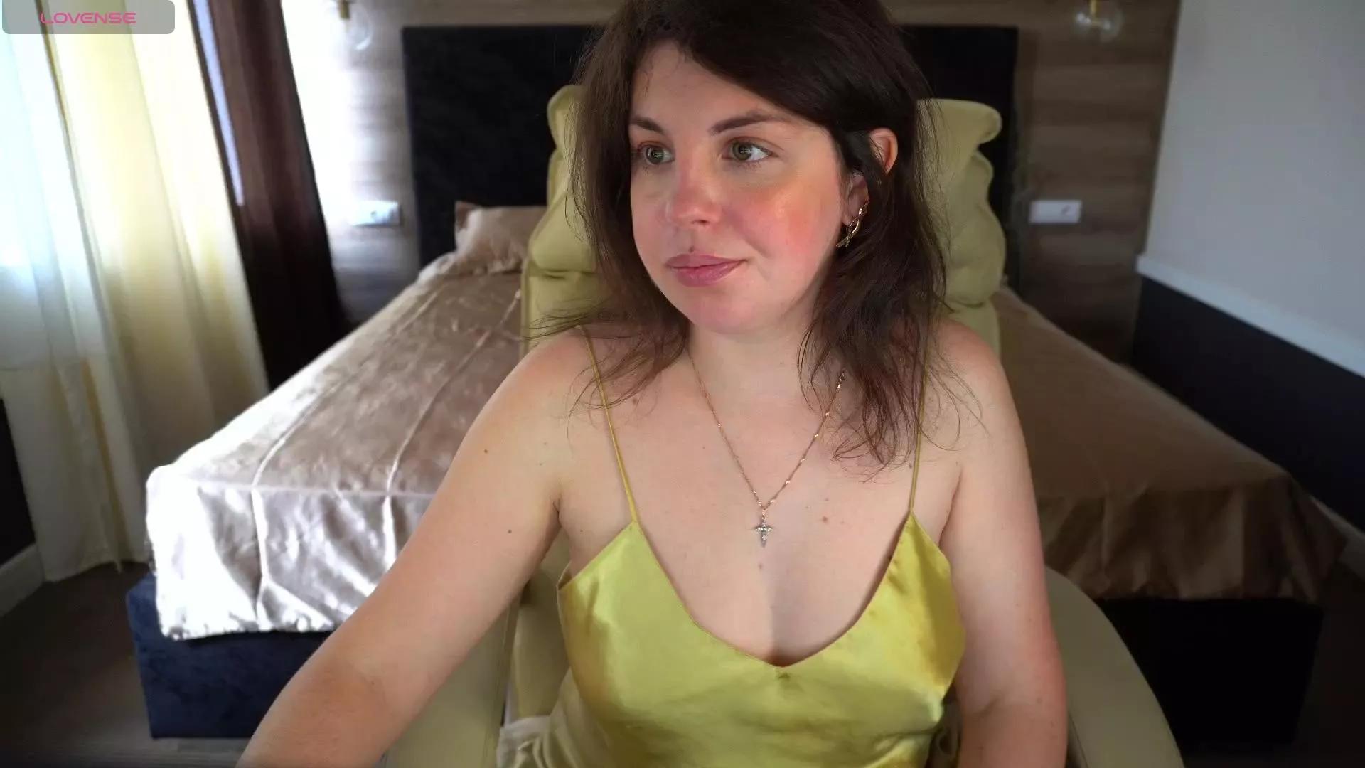 MirandaWarm on Cam4 