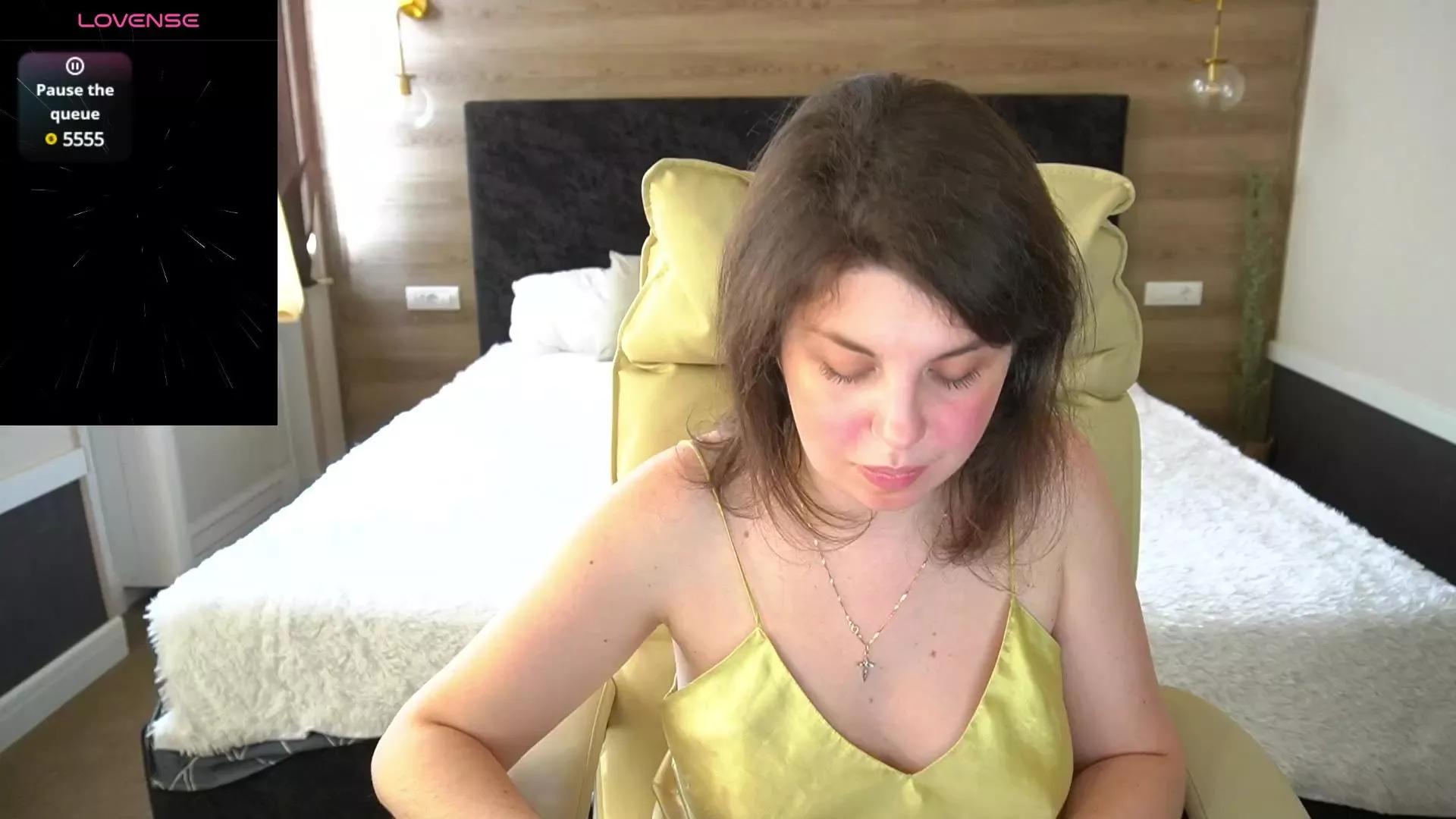 MirandaWarm on Cam4 
