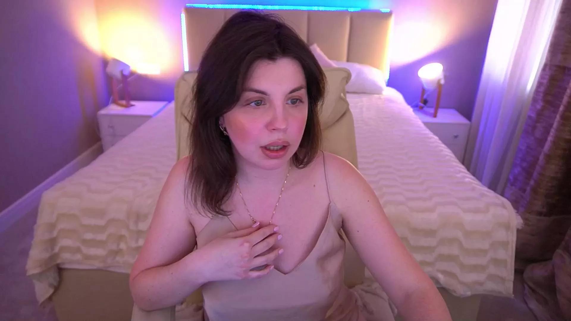 MirandaWarm on Cam4 