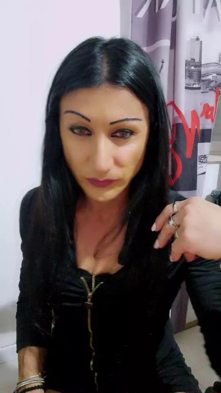 MONYTRAVCD on Cam4 