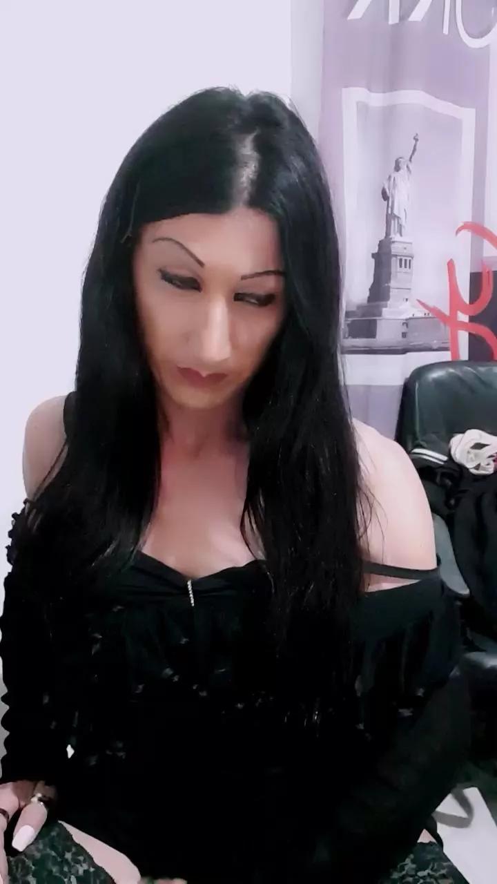 MONYTRAVCD on Cam4 
