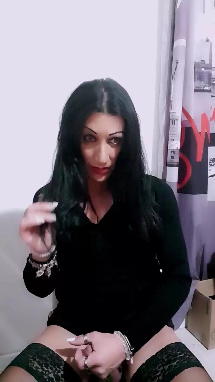 MONYTRAVCD on Cam4 