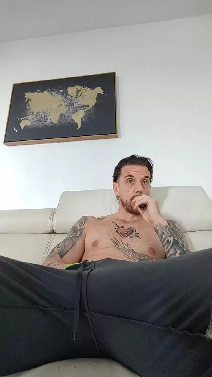 Neotrix33 on Cam4 