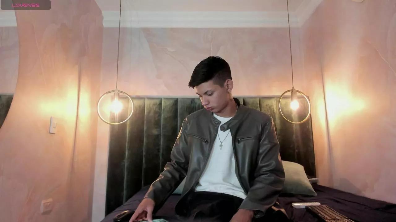 NICKY_MAXIMOF on Cam4 