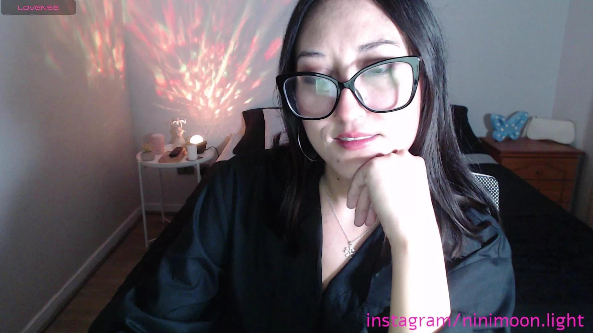 Ninimoon on Cam4 
