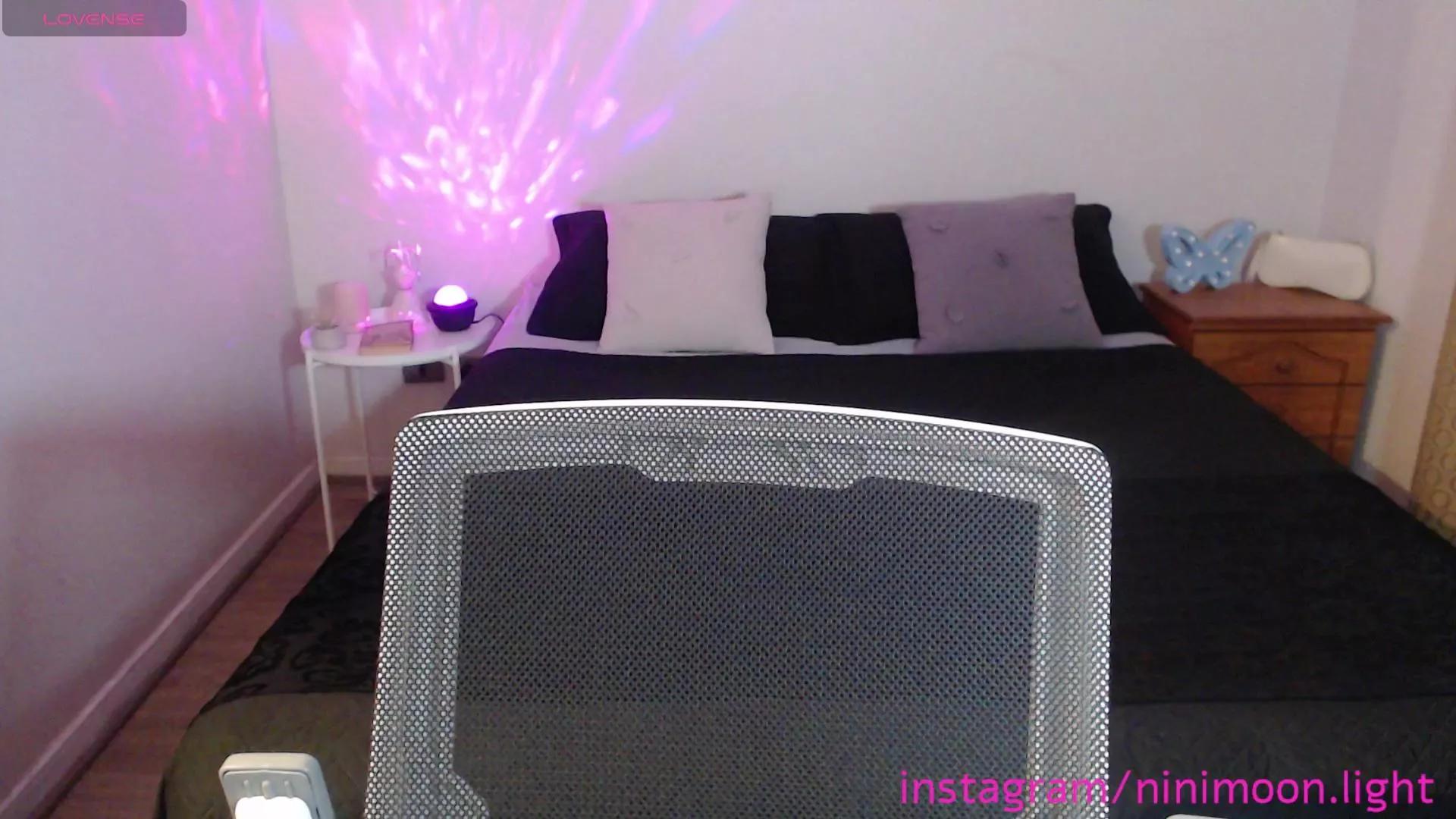 Ninimoon on Cam4 