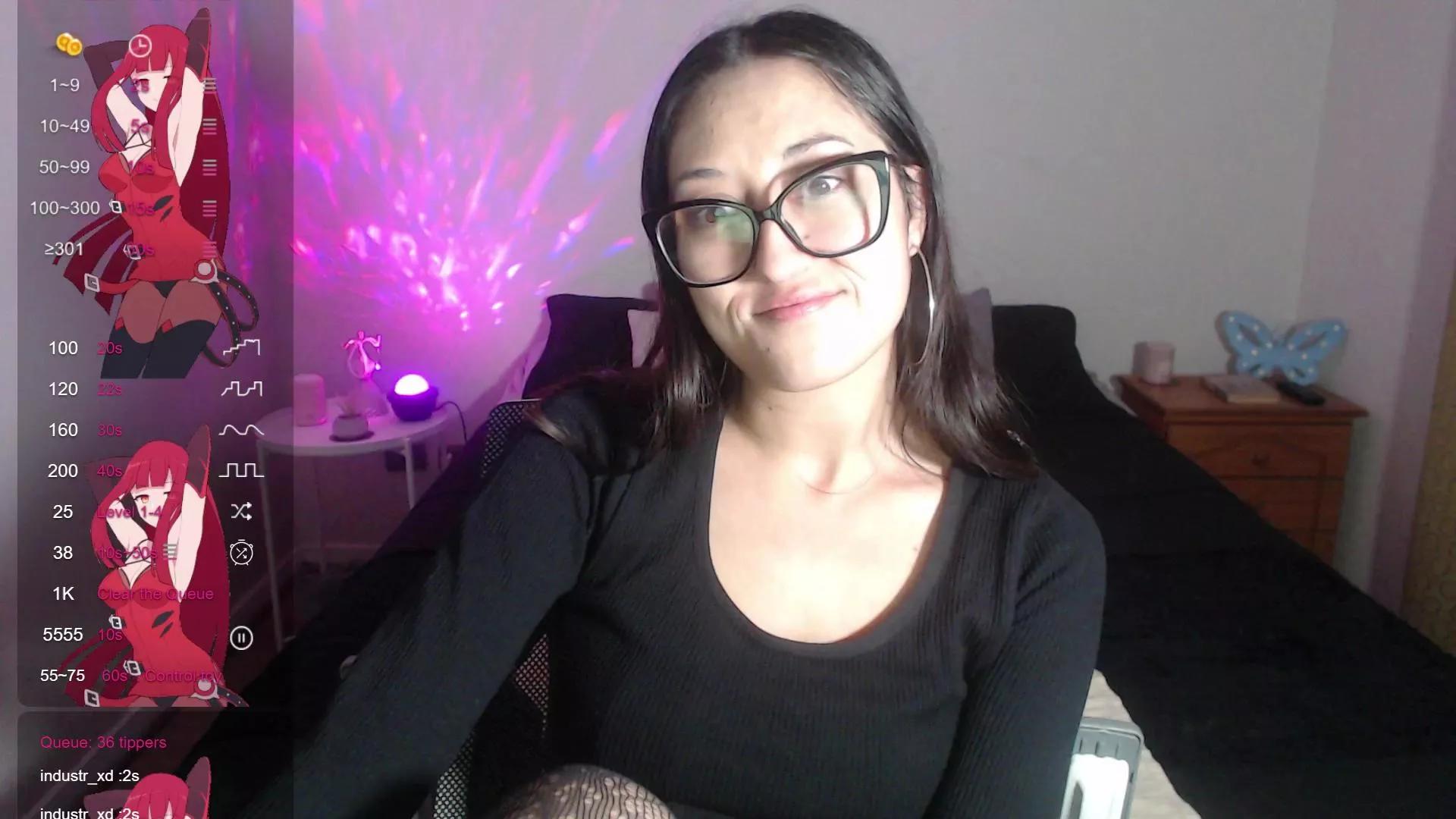 Ninimoon on Cam4 