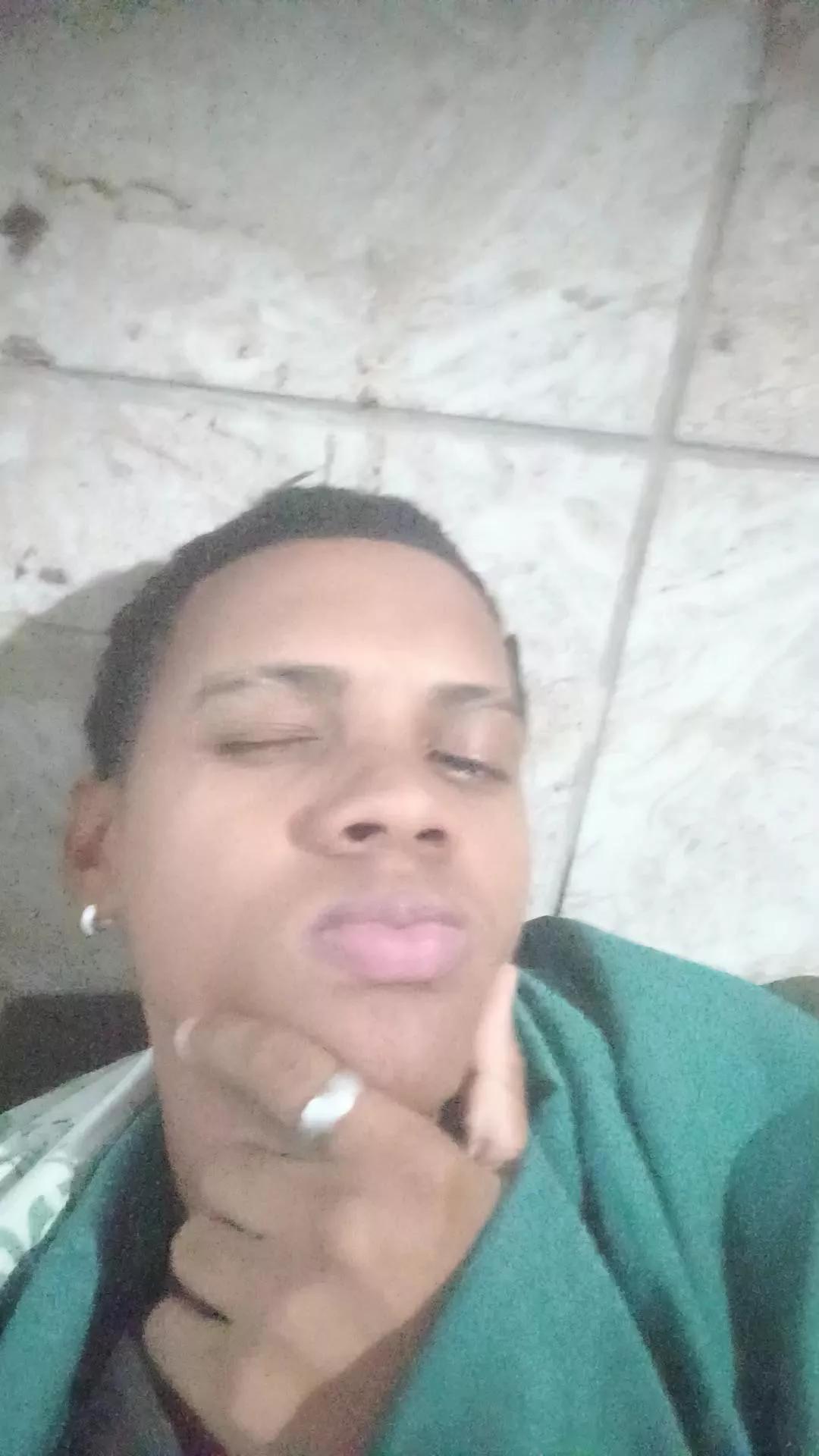 Novinhoode18 on Cam4 