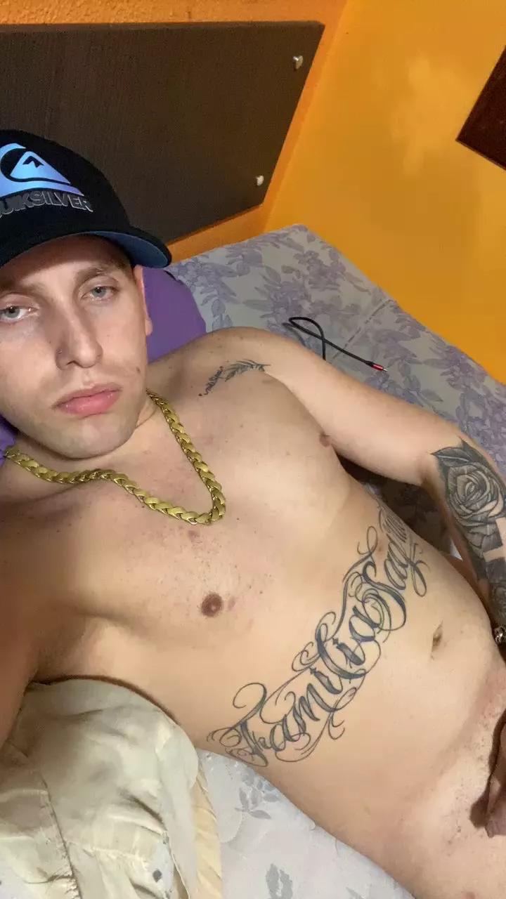 Novinhotatooo on Cam4 