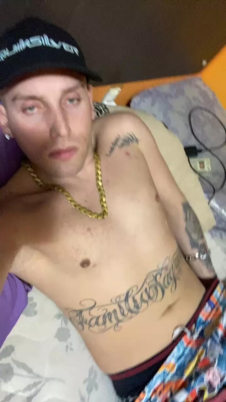 Novinhotatooo on Cam4 