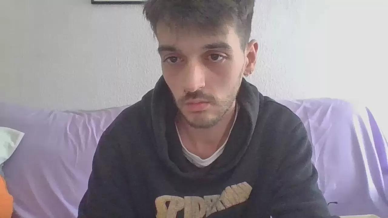 Pablox218 on Cam4 