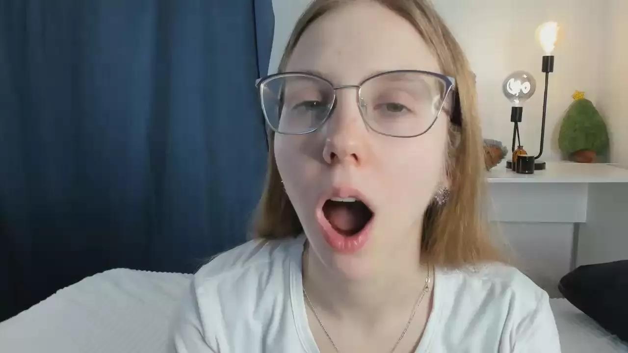 PhilomenaChubb on Cam4 