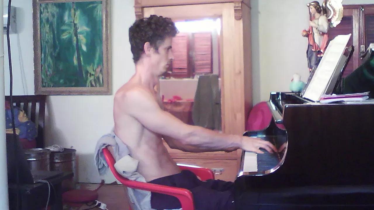 PianoTobe on Cam4 