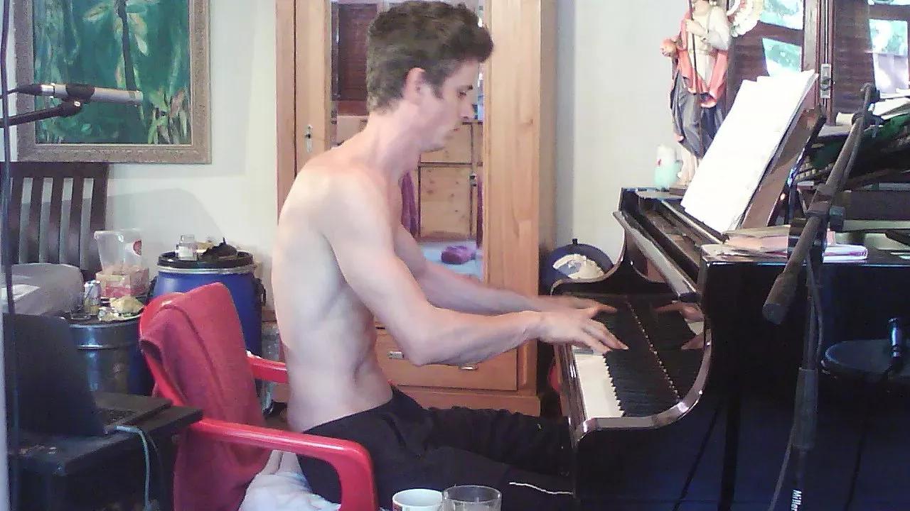 PianoTobe on Cam4 