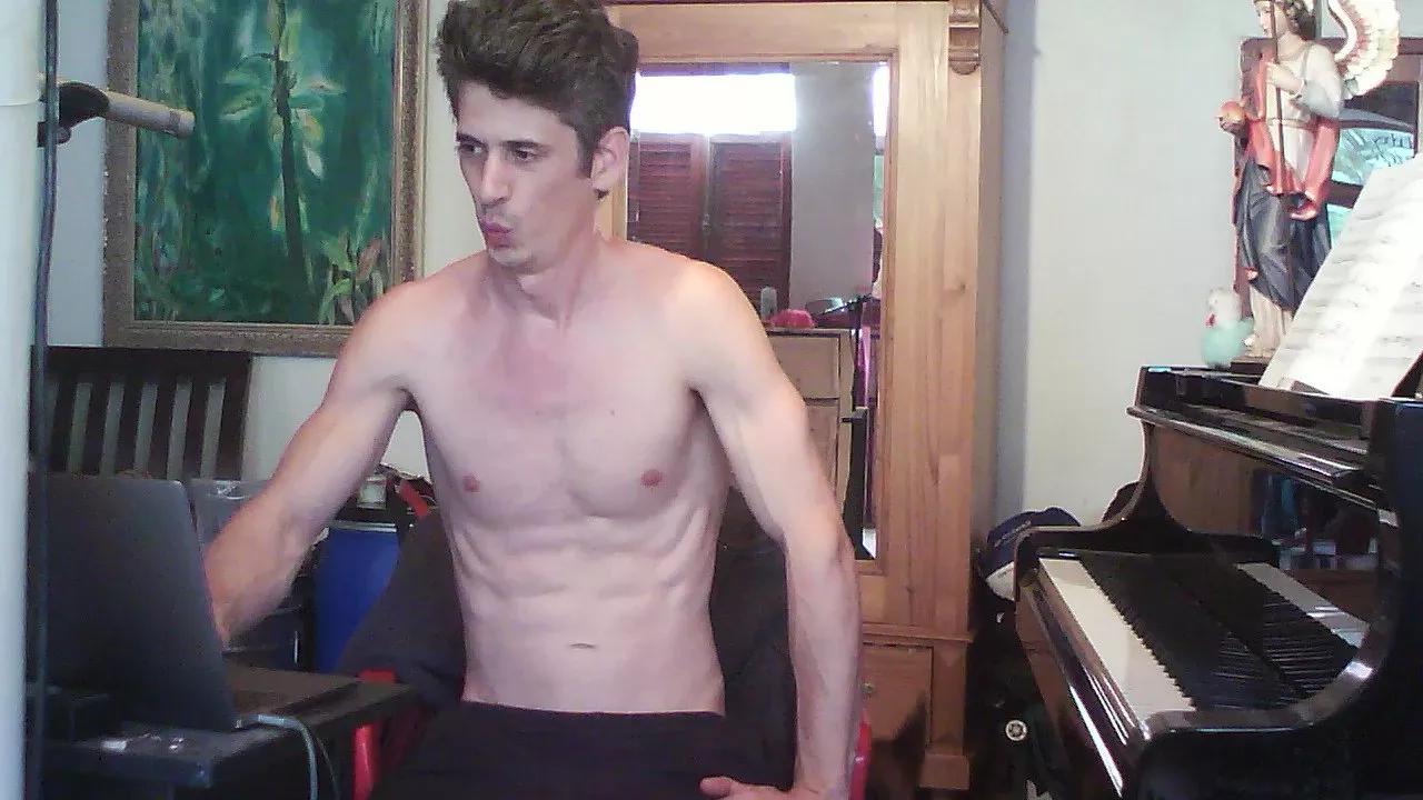 PianoTobe on Cam4 