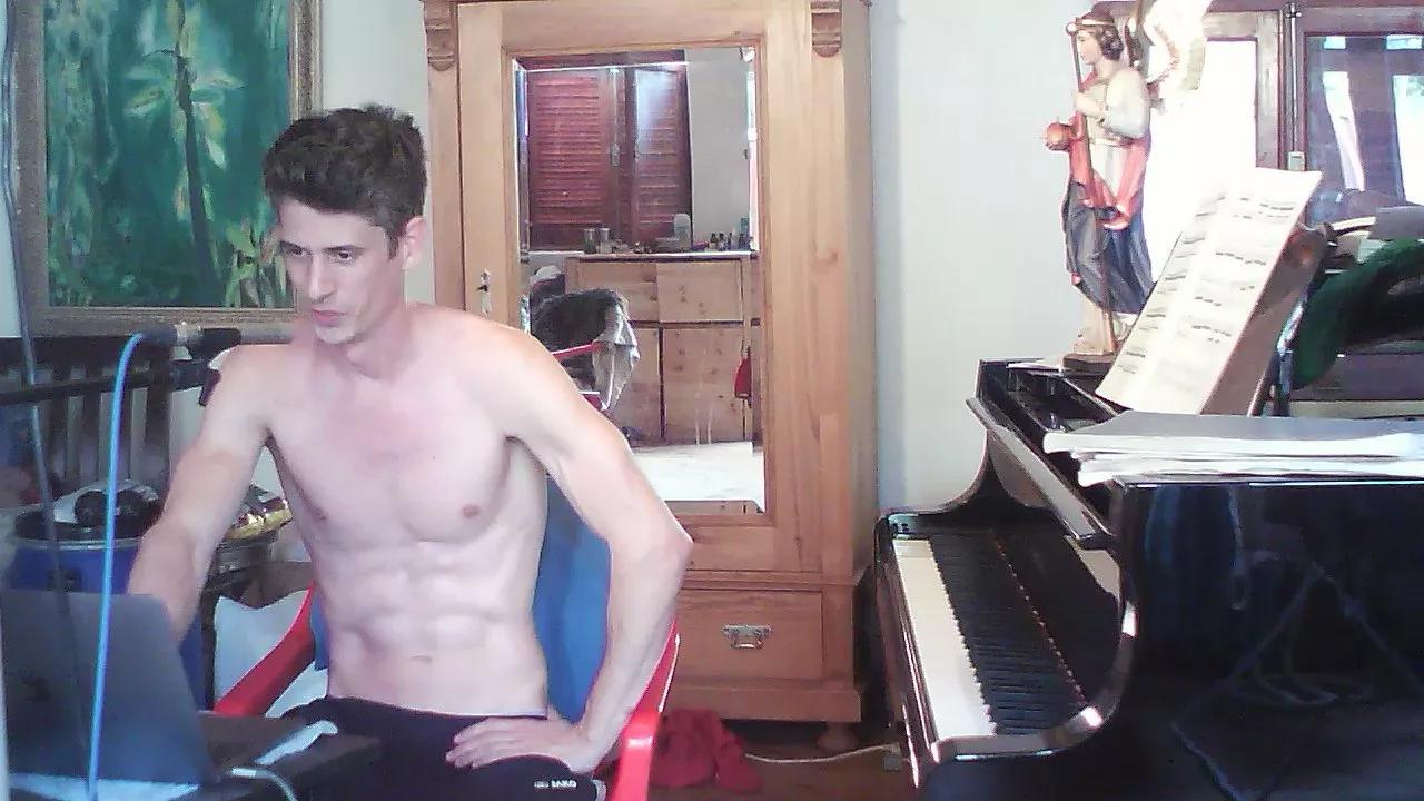 PianoTobe on Cam4 
