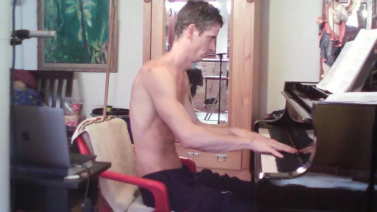 PianoTobe on Cam4 