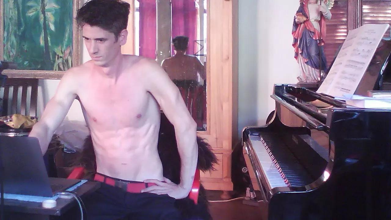 PianoTobe on Cam4 
