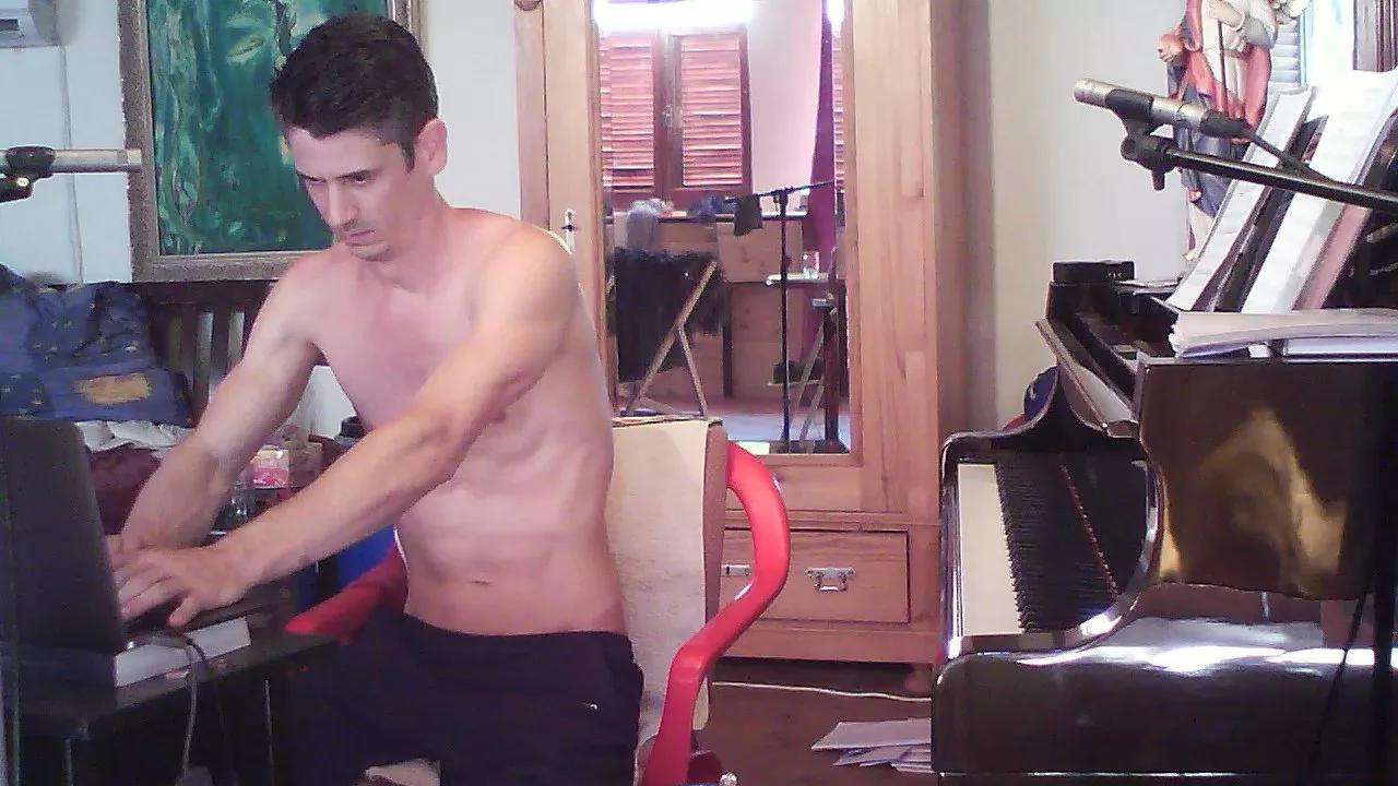 PianoTobe on Cam4 