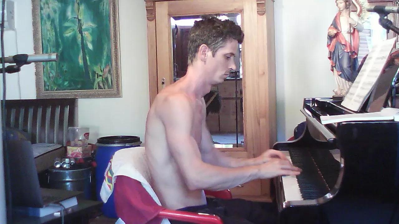 PianoTobe on Cam4 