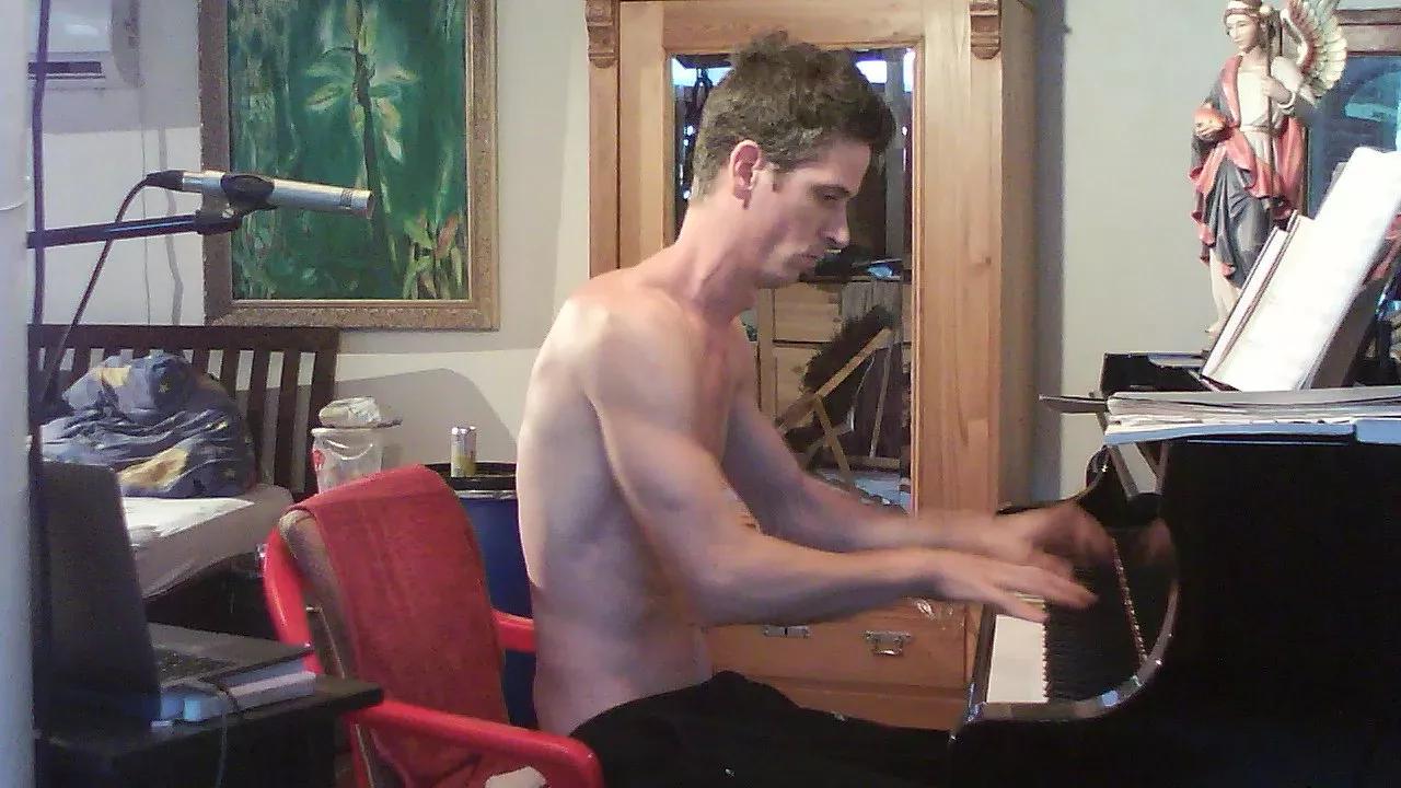 PianoTobe on Cam4 