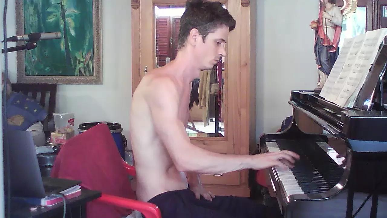 PianoTobe on Cam4 
