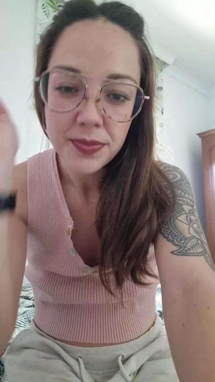 Quenomirees on Cam4 