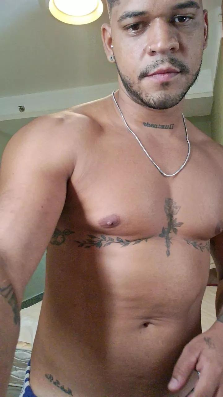 RealCria on Cam4 