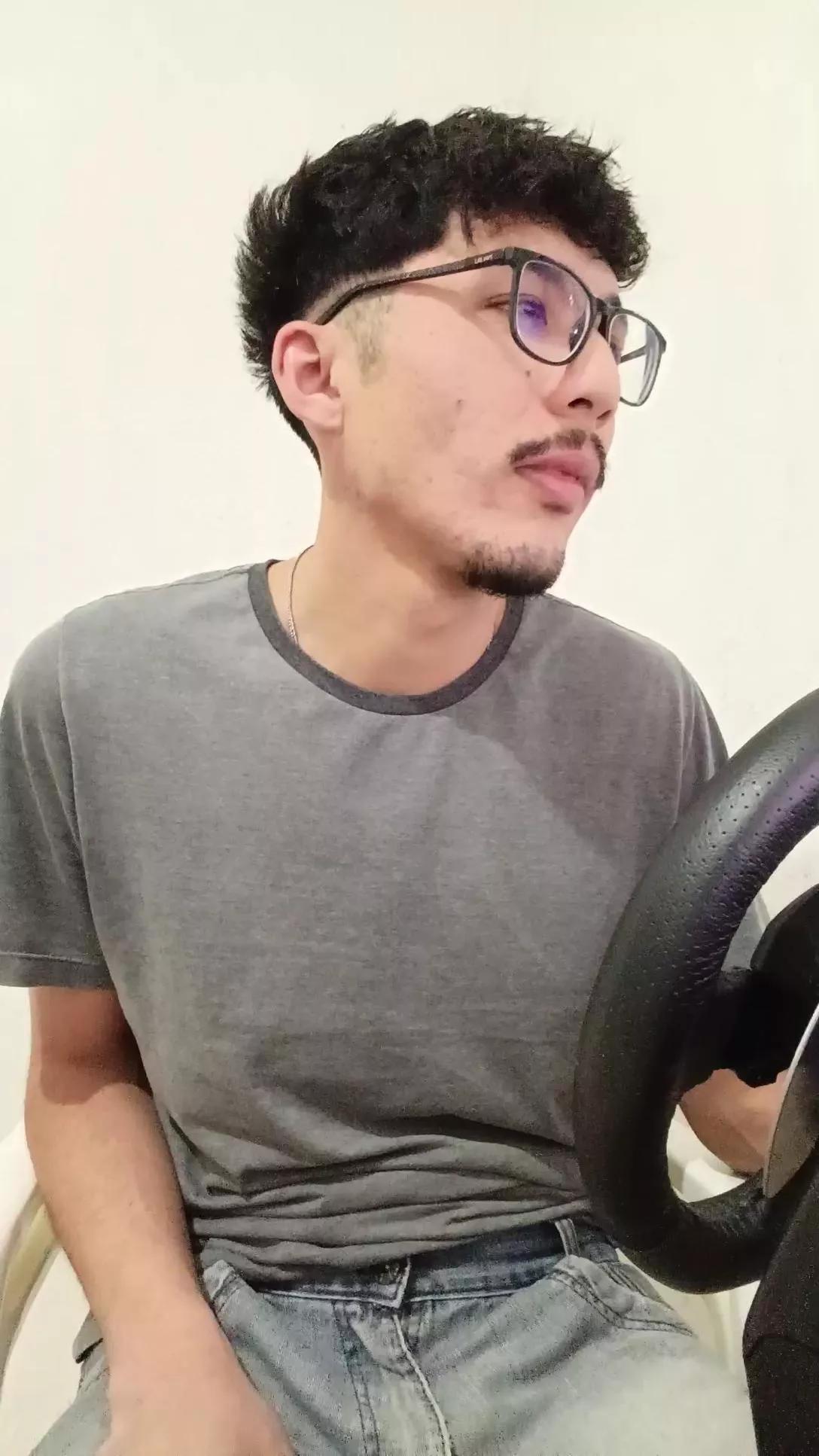 reallucasor on Cam4 