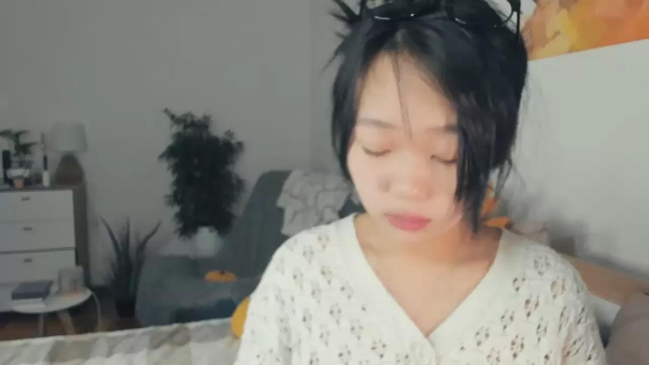Reds_Roses on Cam4 